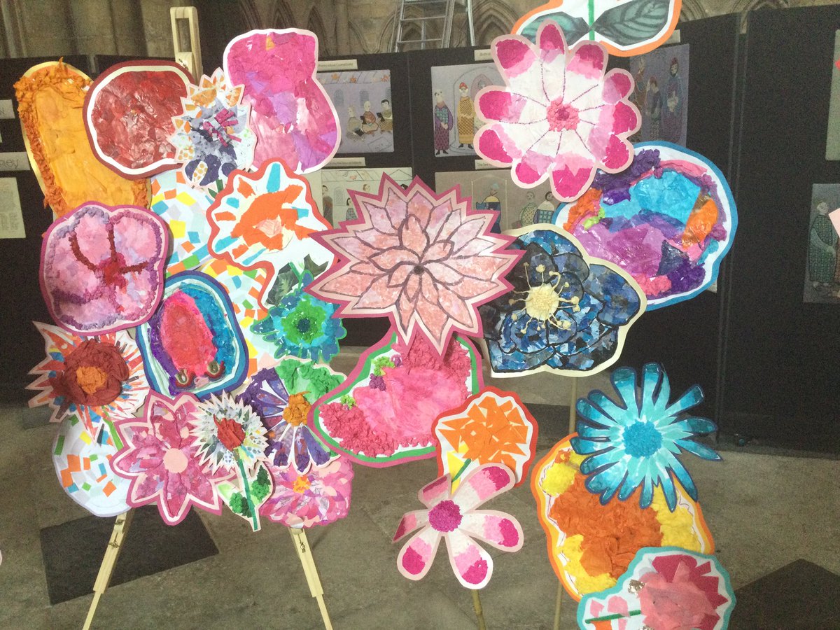 TicktonPS's tweet photo. Our colourful flowers are brightening up @Bev_Minster, all ready for the flower festival this weekend #platinumjubilee2022 https://t.co/g2vbj09e2o