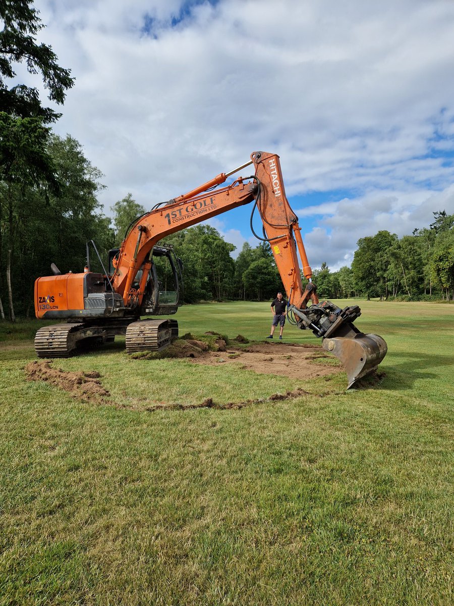 The work begins at Sherfield Oaks GC... exciting times. #golf #Construction #bunker