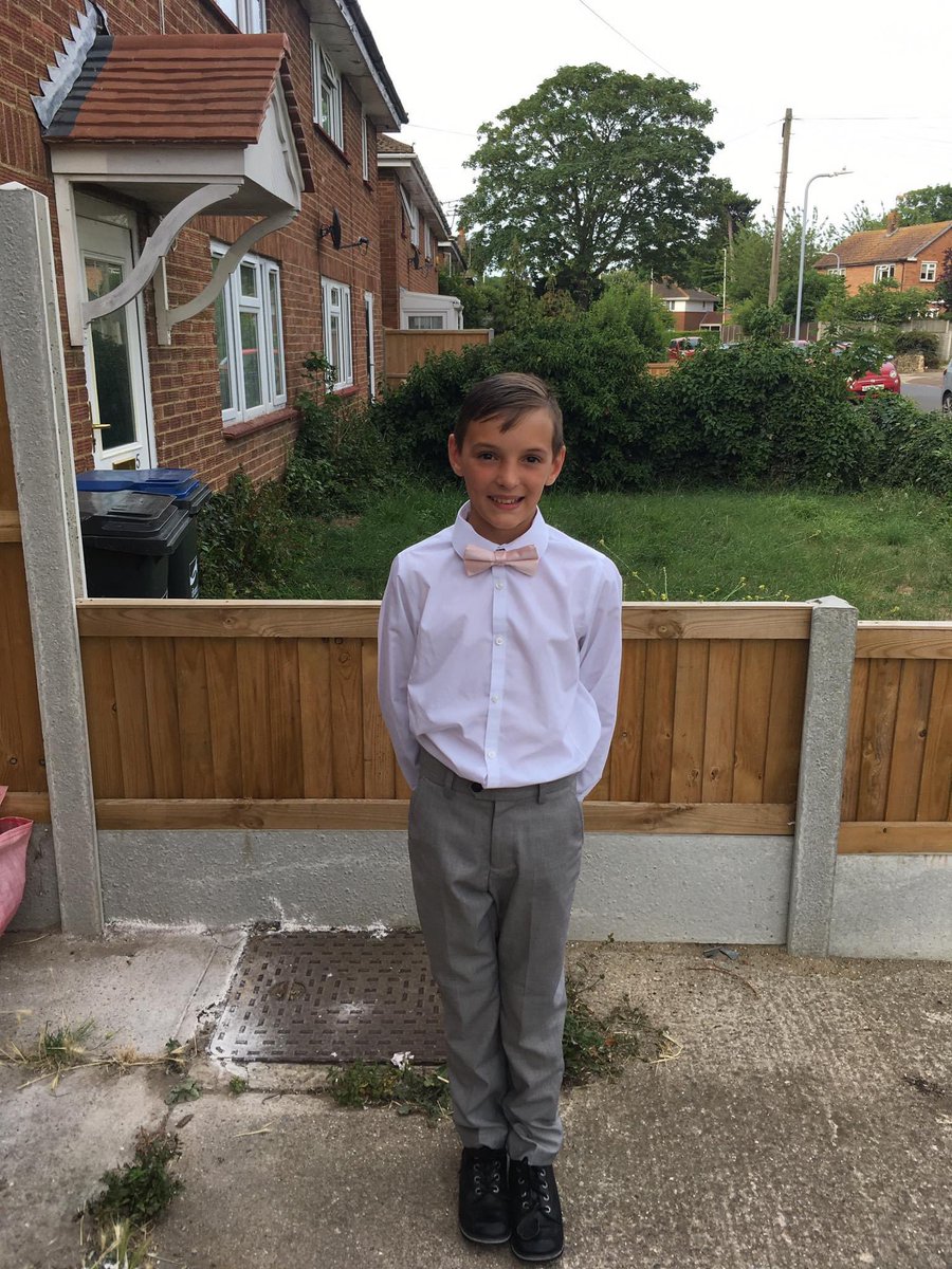 gemmamenzies's tweet photo. My boy going to his yr11 prom and him at his yr6 prom. Why do they have to grow up 😭 #prom https://t.co/yyxkDngu5W