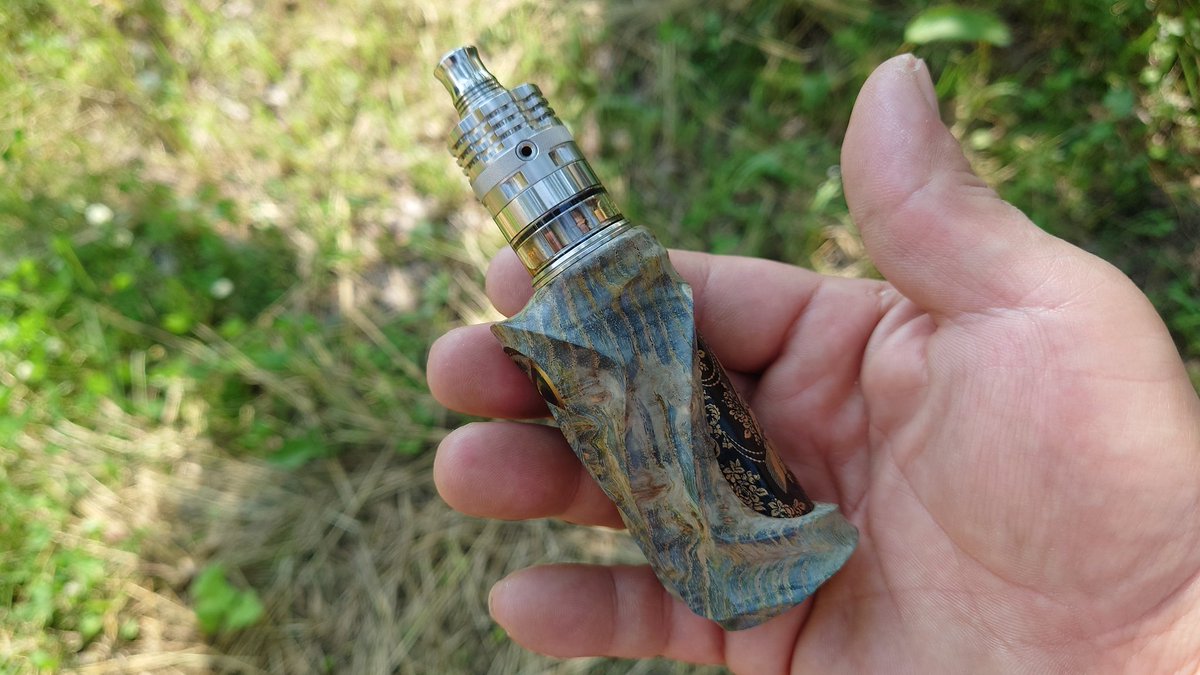 CebrjowHwScHCkj's tweet photo. 皆さんおはよっチェ😆👍今月も宜しくご安全に🙇💦syndicate armor + #ambitionmods Ripley MTL/RDL RDTA + #415ドリチ 銀猫オメガ丸目😋💦#VAPE #vape好きな人と繋がりたい #VAPE好きと繋がりたい #VAPE初心者 #Benevimods #LowkeyCustoms #iamlowkeycustoms https://t.co/zhhytHyuLn