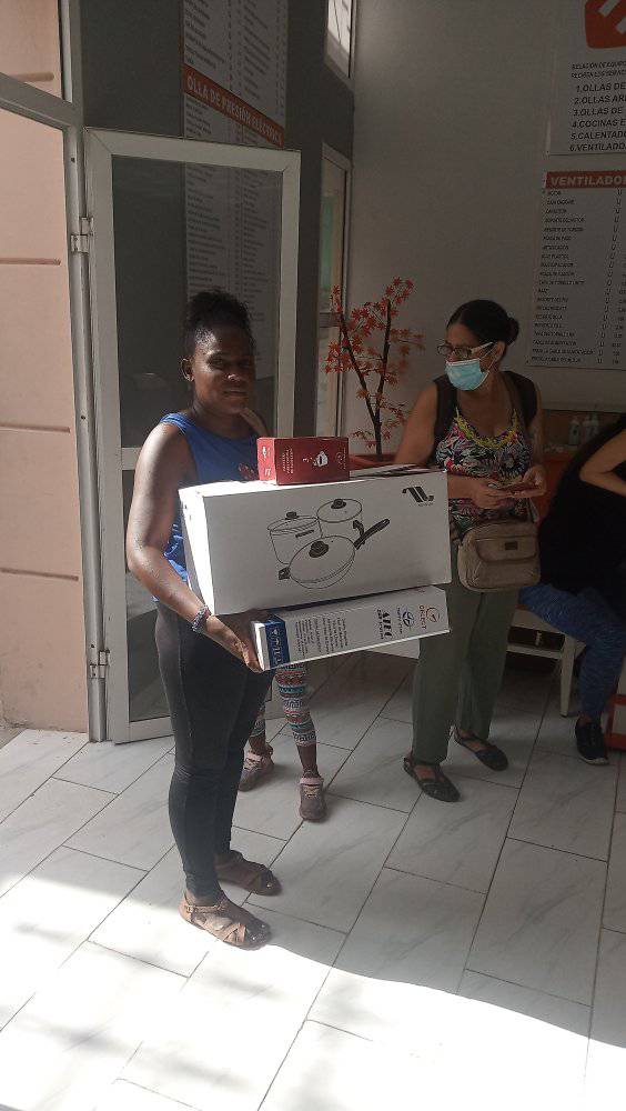DPTVC_TPCP's tweet photo. Alianza #Gobierno #Comecio #TrabajadoresSociales sige fructificando. Ahora es #SantaClara. Familias en situación de vulnerabilidad con módulos de inducción. #DPTVC en #VillaClara #Cuba 🇨🇺 #DefendiendoConquistas #CubaProtege @Colina_VClara @AlbertoLpzDiaz @MartaEFeito @MTSS_CUBA https://t.co/T9yVnpaTMx