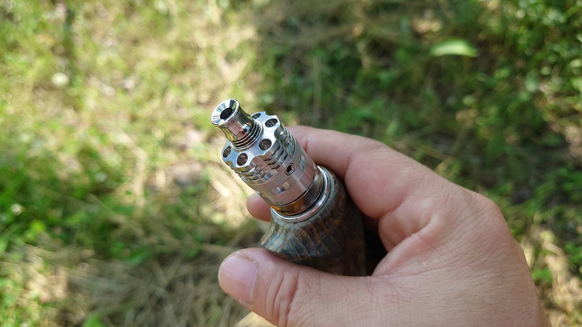CebrjowHwScHCkj's tweet photo. 皆さんおはよっチェ😆👍今月も宜しくご安全に🙇💦syndicate armor + #ambitionmods Ripley MTL/RDL RDTA + #415ドリチ 銀猫オメガ丸目😋💦#VAPE #vape好きな人と繋がりたい #VAPE好きと繋がりたい #VAPE初心者 #Benevimods #LowkeyCustoms #iamlowkeycustoms https://t.co/zhhytHyuLn
