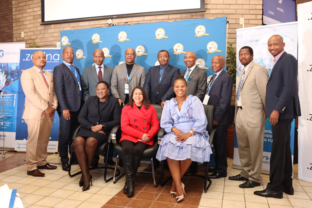ULvarsity's tweet photo. Research Chair Launch in pictures: #DNSResearchChair #ULEvents2022 
 @mlabsa @dsigovza @CommsZA @dotZADNA @MictSeta @RadioTurf @CapricornFM https://t.co/sDsfGrlmkE