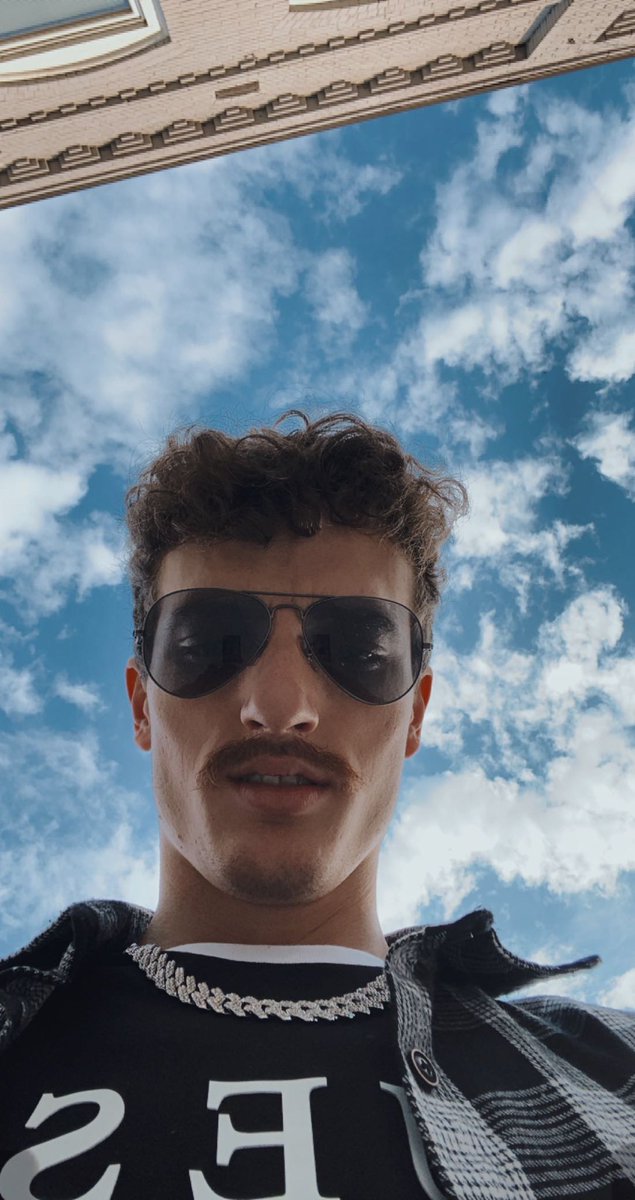 TheJakeOff's tweet photo. these dudes don’t eat coochie from the back but they still be diggin they nose in shit 💩 https://t.co/125VZ286jU