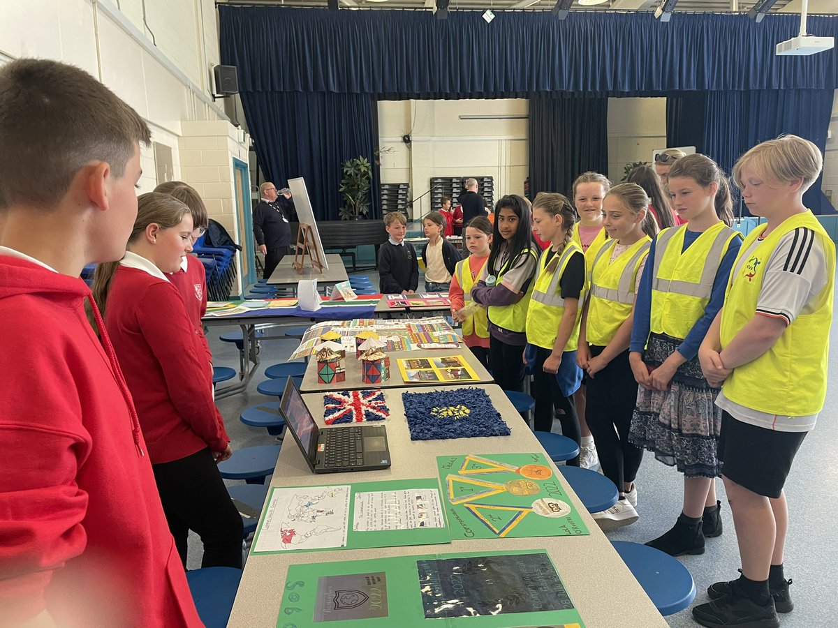 FforddDyffryn's tweet photo. Great Cluster Showcase held @ysgoljohnbright this morning. Sharing our project work on the Commonwealth Games #ClusterCollaboration #curriculumforwales https://t.co/h3LahvZRno