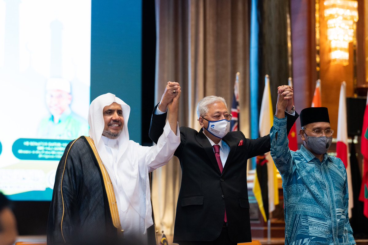 MhmdAlissa's tweet photo. Delighted with inauguration of the Southeast Asian Ulama Conference in Kuala Lumpur, attended by Malaysian PM Dato Sri Ismail Yacoub. Establishing a council of scholars under MWL umbrella will aid the important mission of fighting extremism &amp; promoting unity &amp; solidarity. https://t.co/R6eGs5KNuO