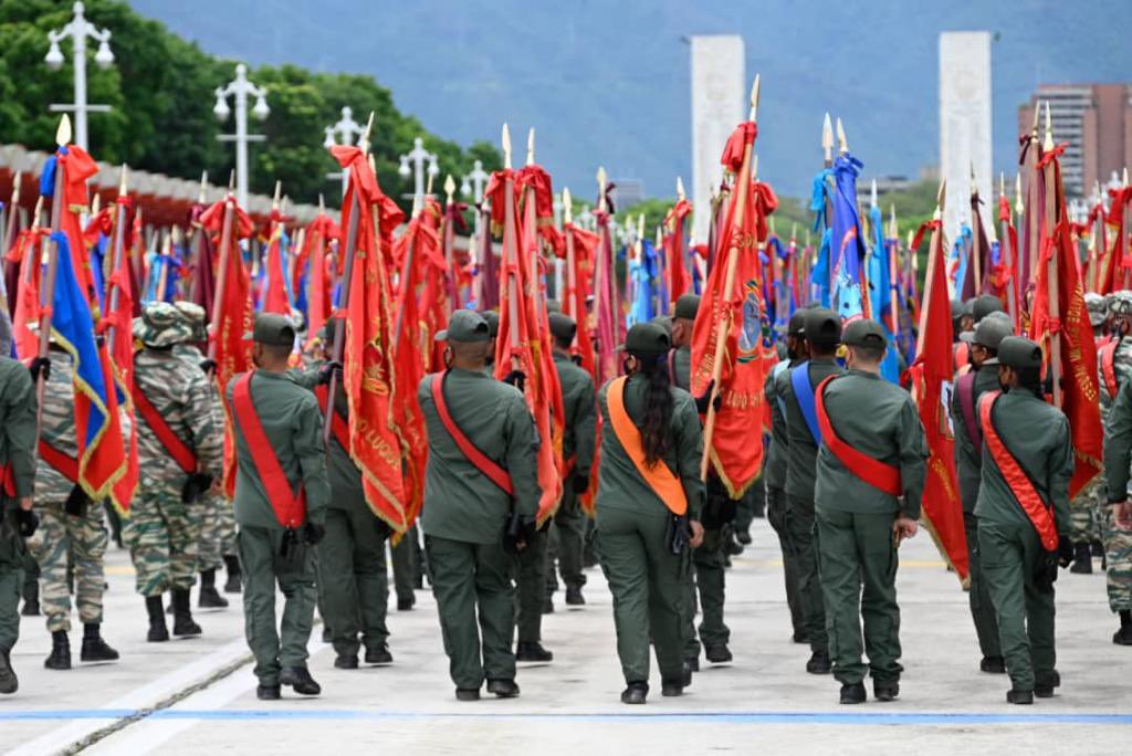 Jornada de prácticas de desfile, en unión civico militar policial !!!