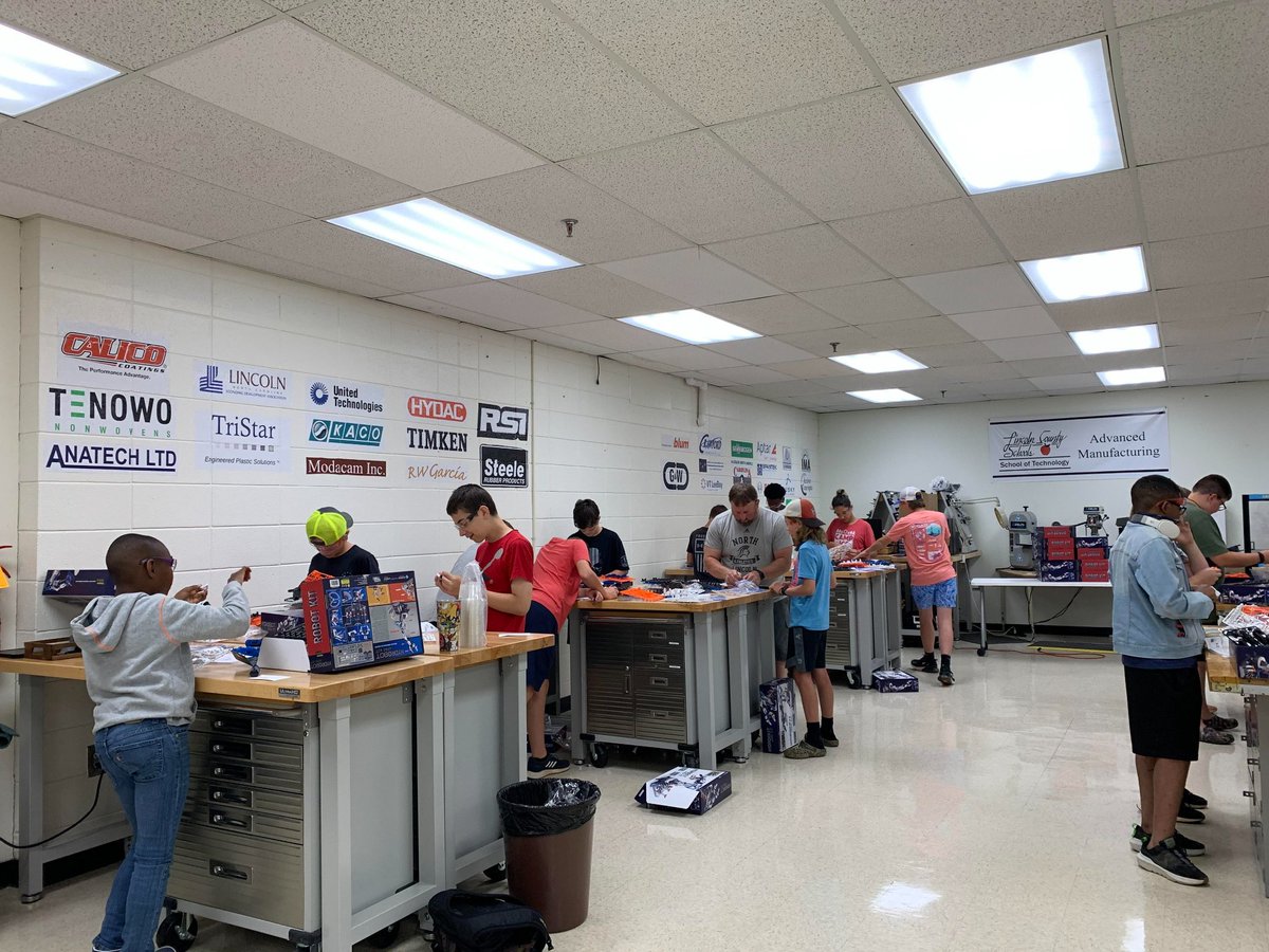 NC_LCS's tweet photo. Its a very busy STEM camp wk. MS Ss traveled to Charlotte Motor Speedway to study force &amp; motion. Ss built cars, catapults,working robot arms,experimented with hydraulics&amp;VR! Special thanks to Discovery Place &amp;Blum Inc. for visiting&amp;facilitating activities!
#LCSCreatingANewPath https://t.co/U6d8lQsXbs