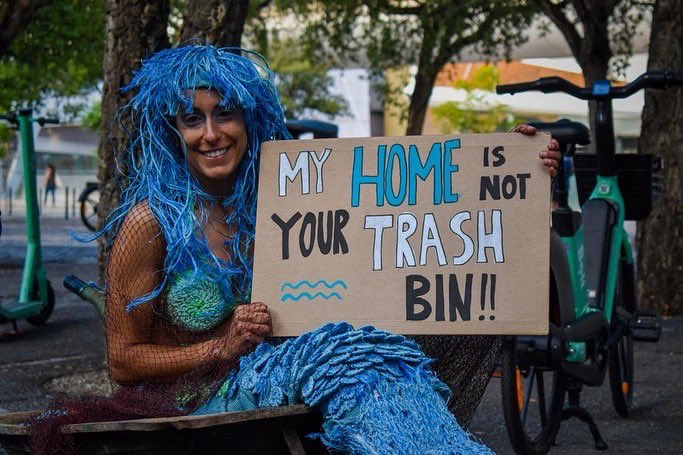JSCascais's tweet photo. 🌊 Na Marcha Azul pelos Oceanos, fomos muitos a exigir a conservação da vida marinha.

🦭🐳🐙🐋 Exigimos a recuperação dos ecossistemas marinhos, o fim de das isenções e subsídios à pesca não sustentável e ainda a proibição de novas explorações de pet… https://t.co/tsUzIl7laO
