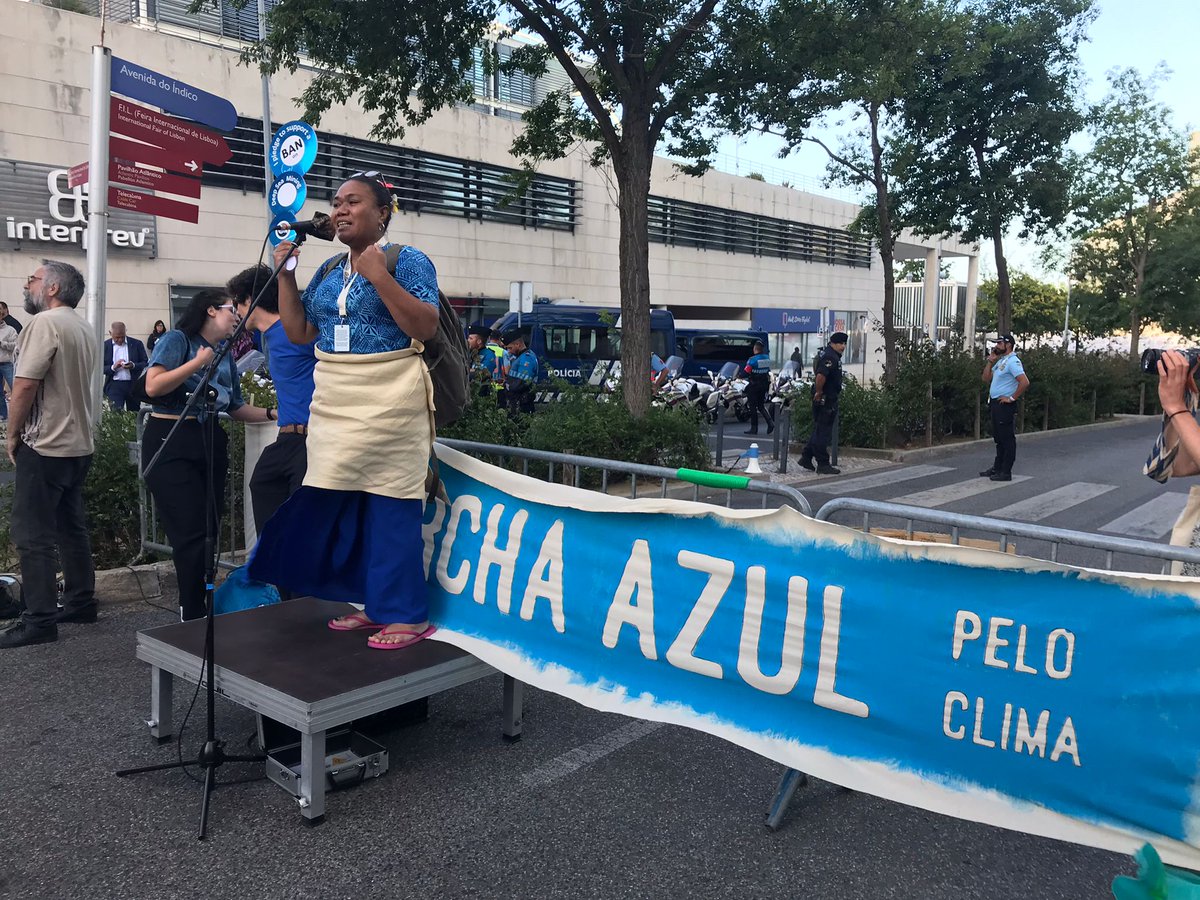 RiverAbove_'s tweet photo. Tita Kara #OceaniaTalanoa2022 delegate @iamCARITAS #CSFT Tonga stands up for Oceania habitats & peoples facing threats esp #DeepSeaMining at #BlueClimateMarch w/ Blair Nelsen @Waterspirit10 @StColumbanJPE Amy Echeverria @TheresaArdler @Pedrowalpole @xalxo_prem @UniGregoriana https://t.co/uxV9lf8uP5