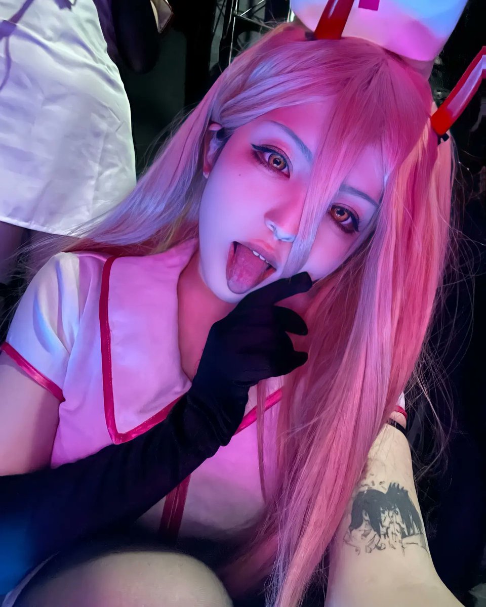 本大爷是帕瓦! 跪拜吧人类! #powercosplay
 #makima
 #chainsawman https://t.co/p6JE78vvOh
