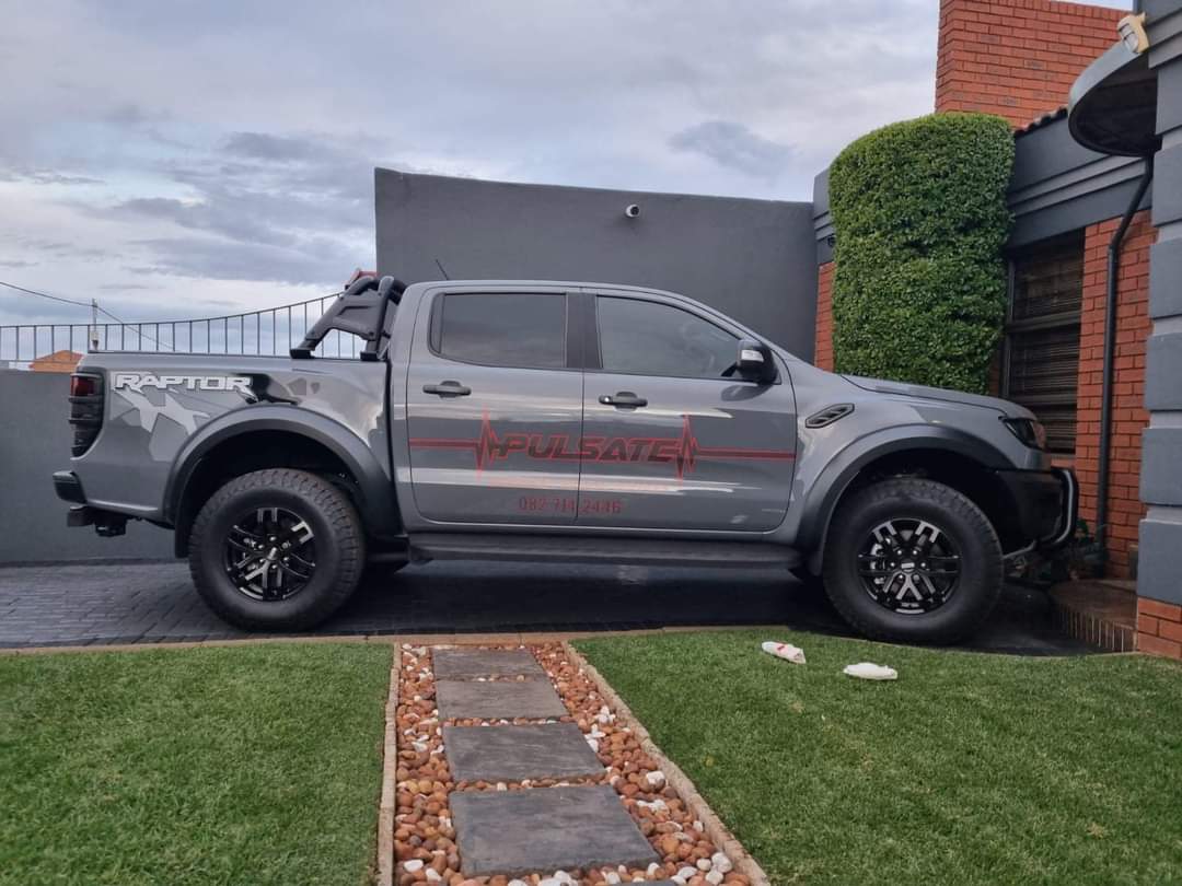 Veetra__'s tweet photo. BOLO - 30 June 22 / +- 09:30 
Area - Alberton
Highjacked Vehicle- Ford Raptor 
Color - Nardo Grey 
Reg- PULSATE GP

Branding - 'Pulsate Emergency Medical Services' 

Kindly Retweet https://t.co/seKpGuLmUM