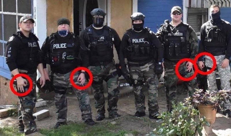 Clarenc24424618's tweet photo. @rahiemshabazz @GLFOP @RepCori
@DOJCrimDiv @CivilRights
@KristenClarkeJD
#BuffaloMassacre
Given that Black Descendant Were Murdered By Those(#Gendron )
Who Supports This Sign Of White Supremacy. When Will White Domestic Terrorism Within Law Enforcement, Be Implemented? https://t.co/HErXOvtNB9