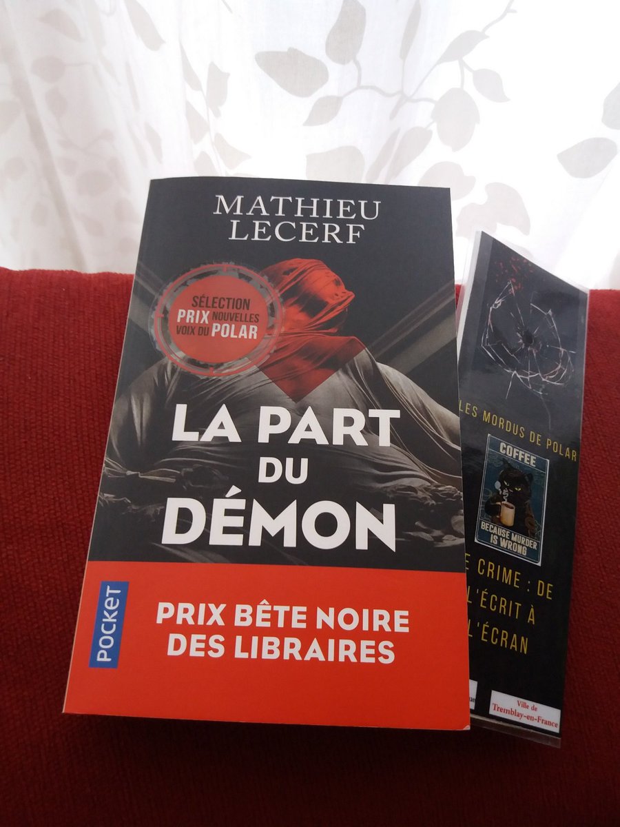 Littelectureblg's tweet photo. 📖j'éteins la télé. Je file chez @Pocket_Editions rdv avec @MathieuLecerf et ses acolytes de "La part du démon"🤤 pour une nouvelle séance de frissons de cette lecture en-cours😨A nous 2 cher Mr #mathieulecerf #pocket #littelectureblog #thriller #selectionprixnouvellesvoixdupolar https://t.co/IrSq1LGQ4J