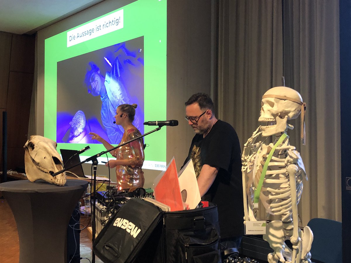 SMNStuttgart's tweet photo. Gerade läuft unser #Museumsquiz zum Thema „Licht und Schatten“ u.a. mit der Frage, ob Säugetiere leuchten können.
Und mit Sara Dahme und Andreas Vogel…
#wifest2022
#Museummalanders
@staatsgalerie @DasStadtPalais @LindenMuseum @hdgbw @kunstmuseum @LMWStuttgart @SaraDahme https://t.co/WlVNPBvHKQ