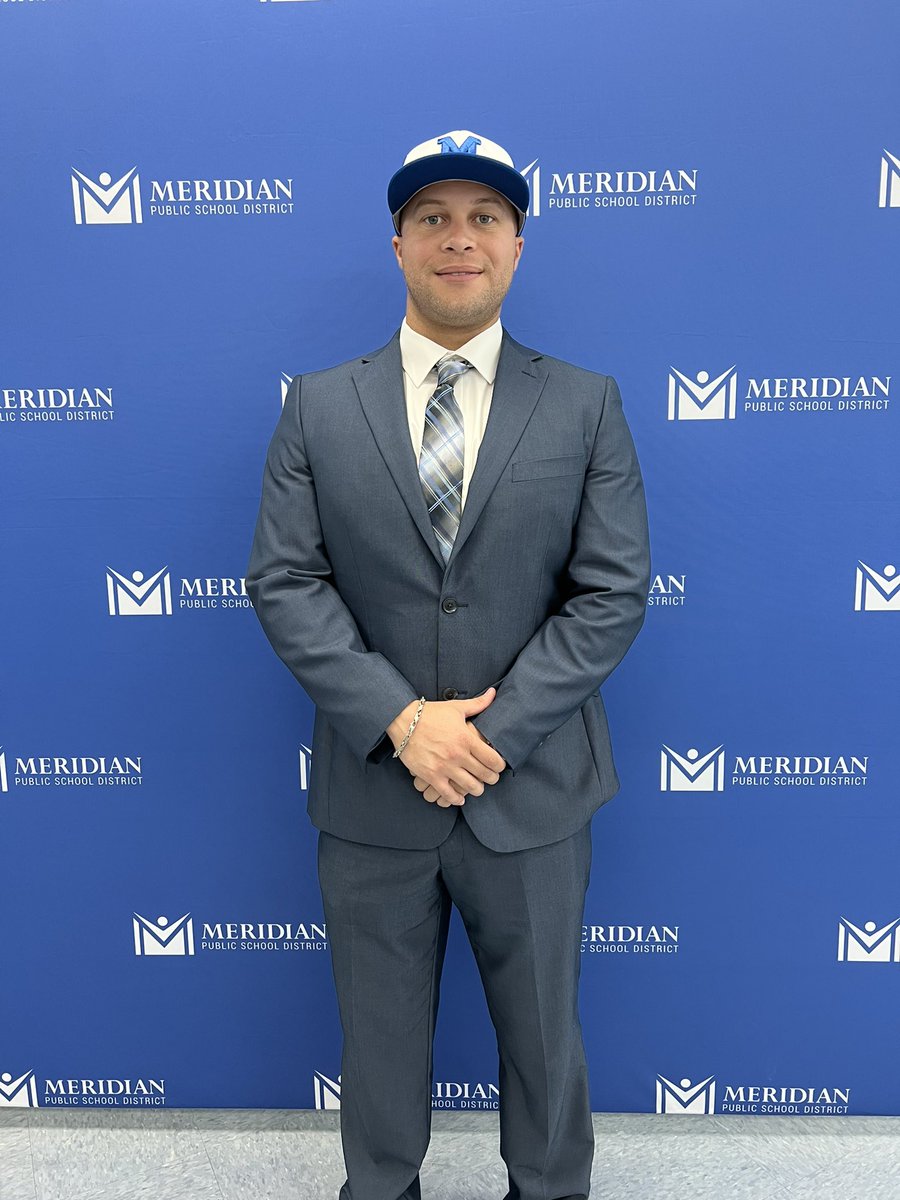 EthanBirdTV's tweet photo. BREAKING: Meridian High School has introduced their new head baseball coach, Michael Lindsey.

Lindsey was assistant coach in his first year at MHS last year.

He has 6 years of coaching experience around Mississippi. 

Hear from him at 6 &amp; 10 only on @WTOKTV https://t.co/WF3JeOJeh0