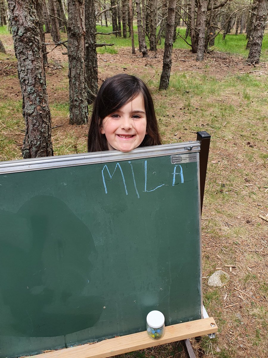 fcaillis's tweet photo. Ecrire son prénom avec un M majuscule sur le tableau de la forêt, quelle fierté pour cette petite fille de l'école de Théza pendant le projet classe trans-formée au pôle enfance de Matemale. https://t.co/Mp8H2O4Ycc