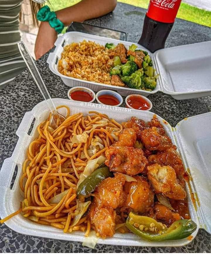 Miriam_Chavez7's tweet photo. #Buenas_tardes
#Buen_provecho #Comida_china 🍤🍜🥡 https://t.co/2QL77ybyx8