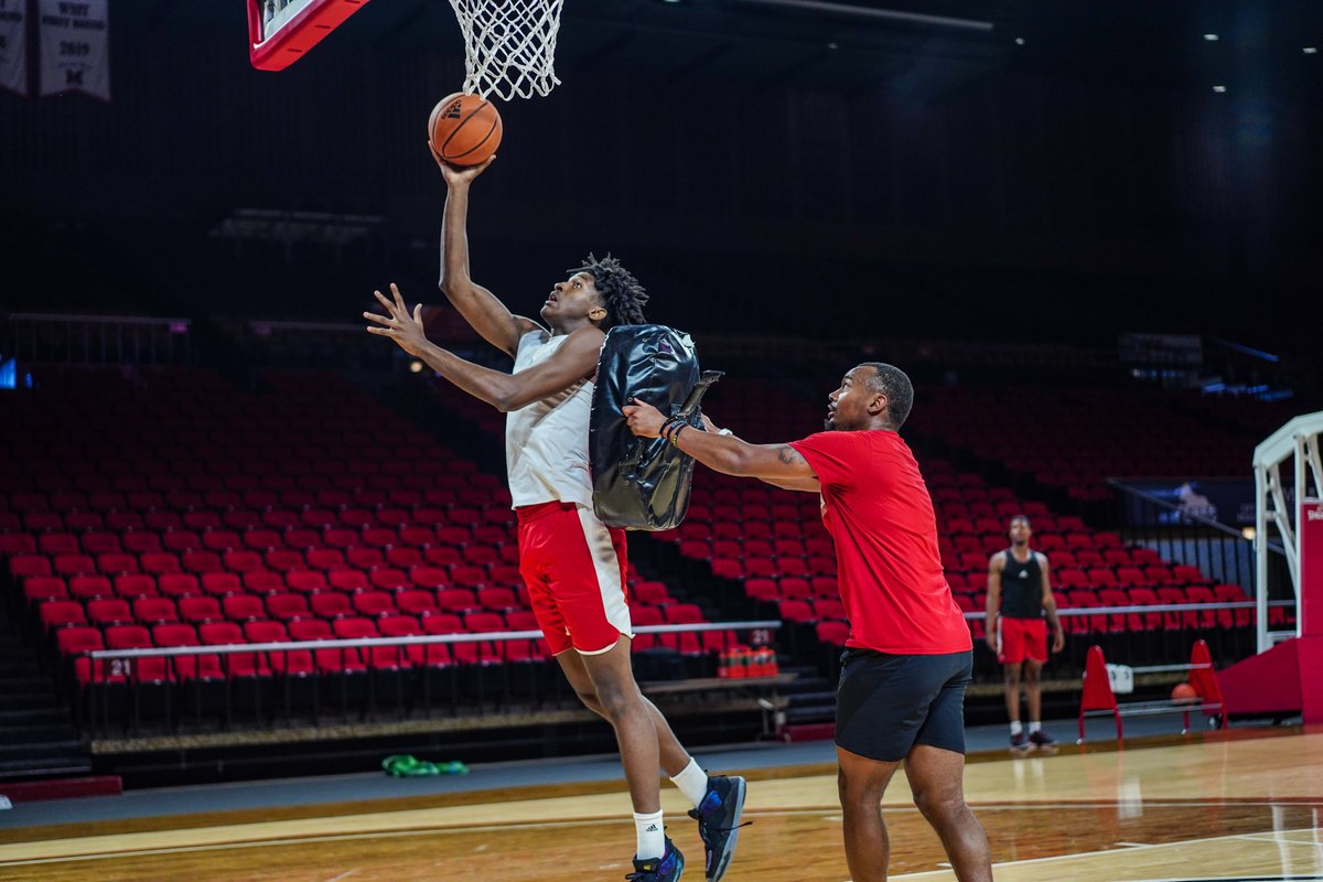 MiamiOH_BBall's tweet image. Back to 𝙬𝙤𝙧𝙠, getting ready to 𝙥𝙡𝙖𝙮‼️

@mosafford @JavinEtzler32 @mitchellrylee1 @morris_jaquel 

#RiseUpRedHawks