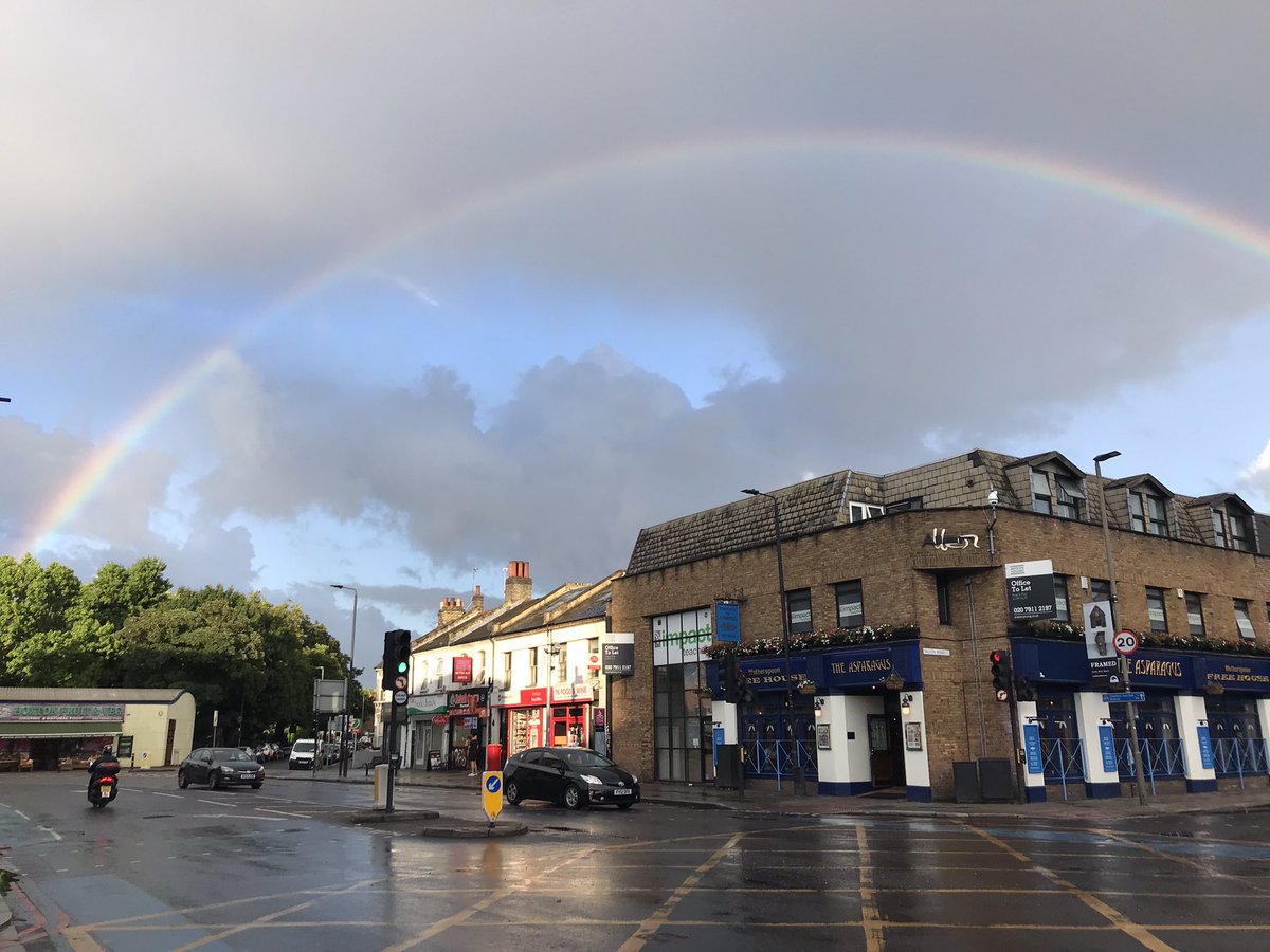 klsettlement's tweet image. Not a single, but a double rainbow in #Battersea tonight. 🌈 🌈 How lucky we are. I think I can see the pot of gold somewhere round the Junction 🌟🌟