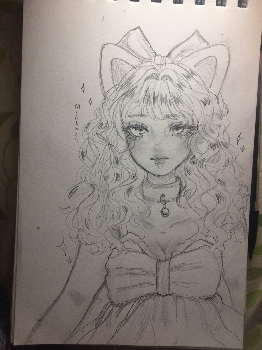 Miankzy's tweet photo. Yep here’s my sketch, the final piece came out nothing like how I wanted it to 😭 
sketch > final drawing rip 💔

#sketch #drawing #artistsontwitter #miankzy https://t.co/O7cBS5cals