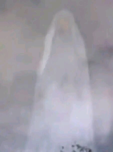 Apparition photographiée de la Vierge Marie au Nigéria Juin 2022 et au Kenya FWhih_2XoAA6-Zz?format=jpg&name=small