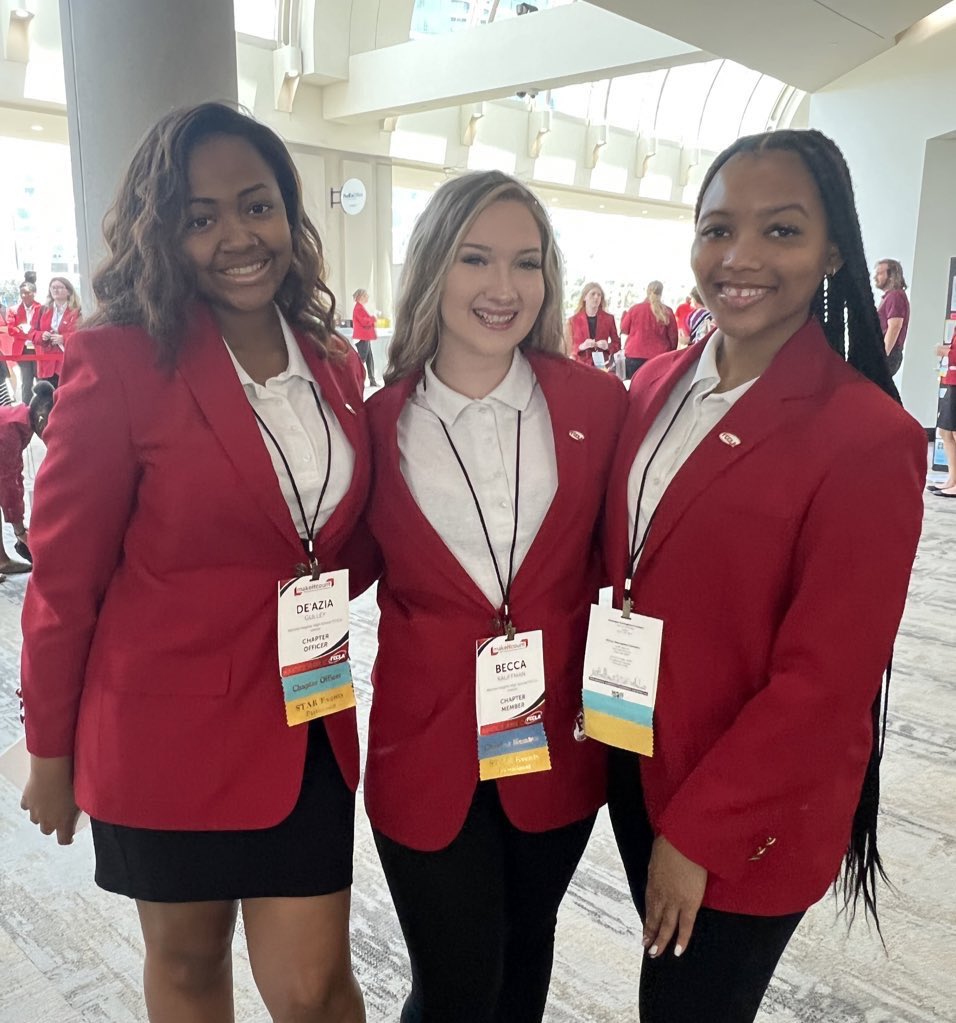 HeightsFACS's tweet photo. It’s game time on the national stage! De’Azia, Becca, and Zhane’ have been amazing leaders throughout their 4 yrs @HeightsHSusd259. Now it’s time to let @NationalFCCLA know about our chapter’s outstanding community service project. #HeightsFCCLA  #FCCLANLC https://t.co/WWomL3DmwI