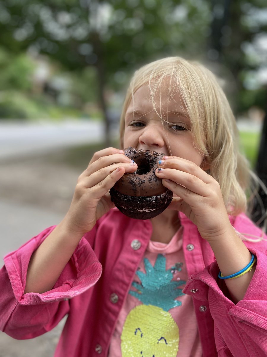 Jenn_Babs's tweet photo. We haven’t had our celebration burgers yet, but we did find an afternoon treat @suzyqdoughnuts to celebrate this morning’s news! #beefbelongs #icecreamtoo https://t.co/o2FIPFo8oG
