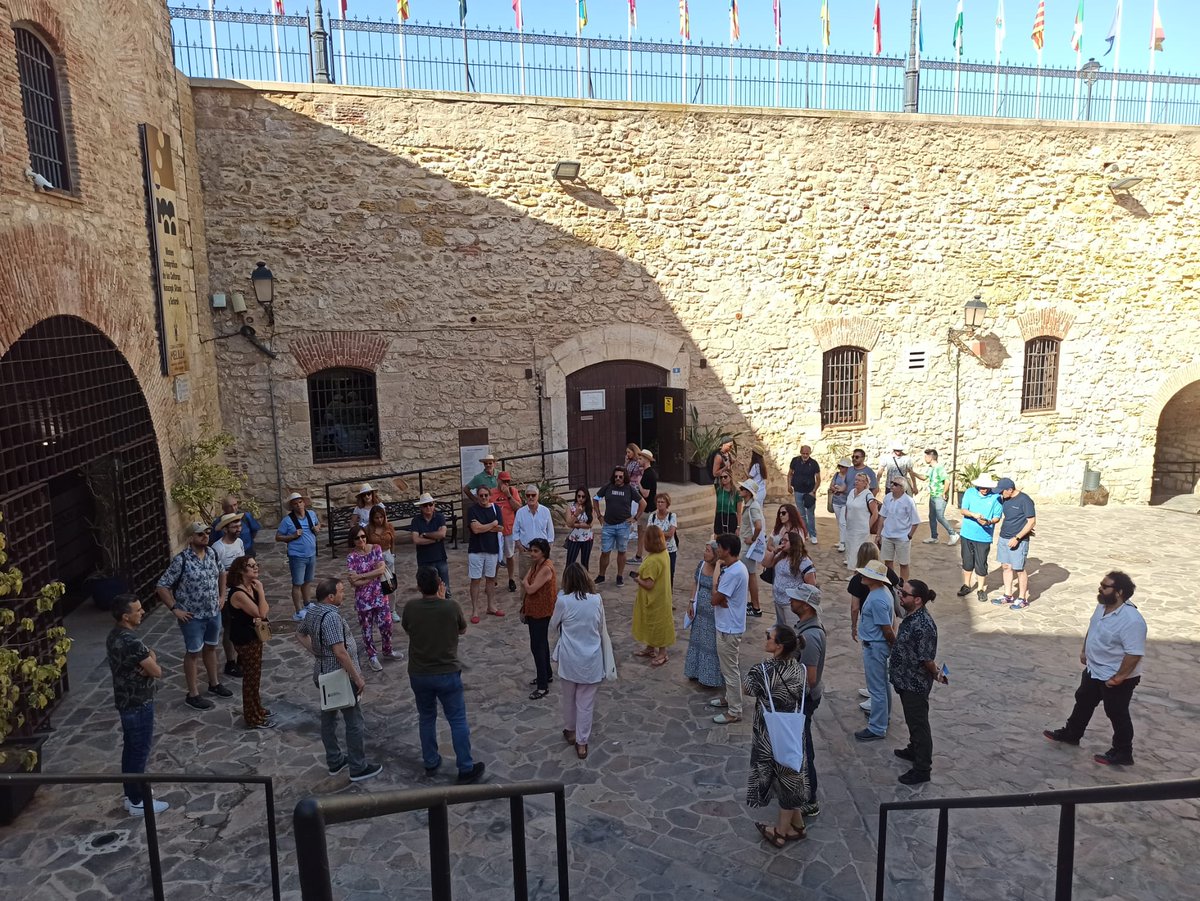 XVI Coloquio de Geografía Urbana (Málaga-Melilla) (@xvi_geourbana) on Twitter photo En la cuarta jornada, los asistentes al Coloquio han conocido de la mano de guías locales de <a href="/MelillaTurismo/">Melilla Turismo</a> Melilla la Vieja, el Conventico y el inmenso legado modernista de Enrique Nieto y Strachan en la ciudad. #XVIColoquiodeGeografíaUrbana. En la cuarta jornada, los asistentes al Coloquio han conocido de la mano de guías locales de <a href="/MelillaTurismo/">Melilla Turismo</a> Melilla la Vieja, el Conventico y el inmenso legado modernista de Enrique Nieto y Strachan en la ciudad. #XVIColoquiodeGeografíaUrbana.