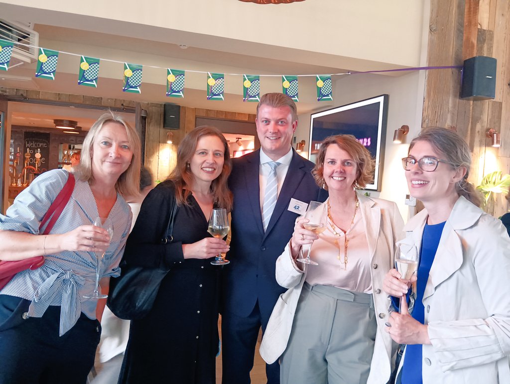 42BR_Barristers's tweet photo. Fantastic turnout and a wonderful time had by all

@fawziaking @itsalawyerslife @Nettleshippy 

#42BRFamilyGroup
#42BRBrightonParty https://t.co/LFVY5eVkRl