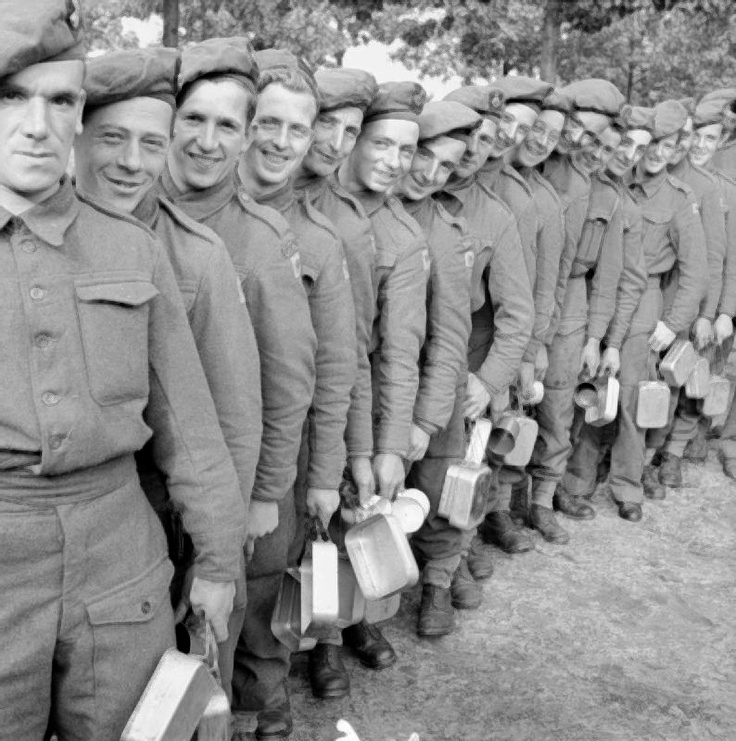 SalopianGenes's tweet image. Chow time. 

#KSLI #KingsShropshireLightInfantry #photography