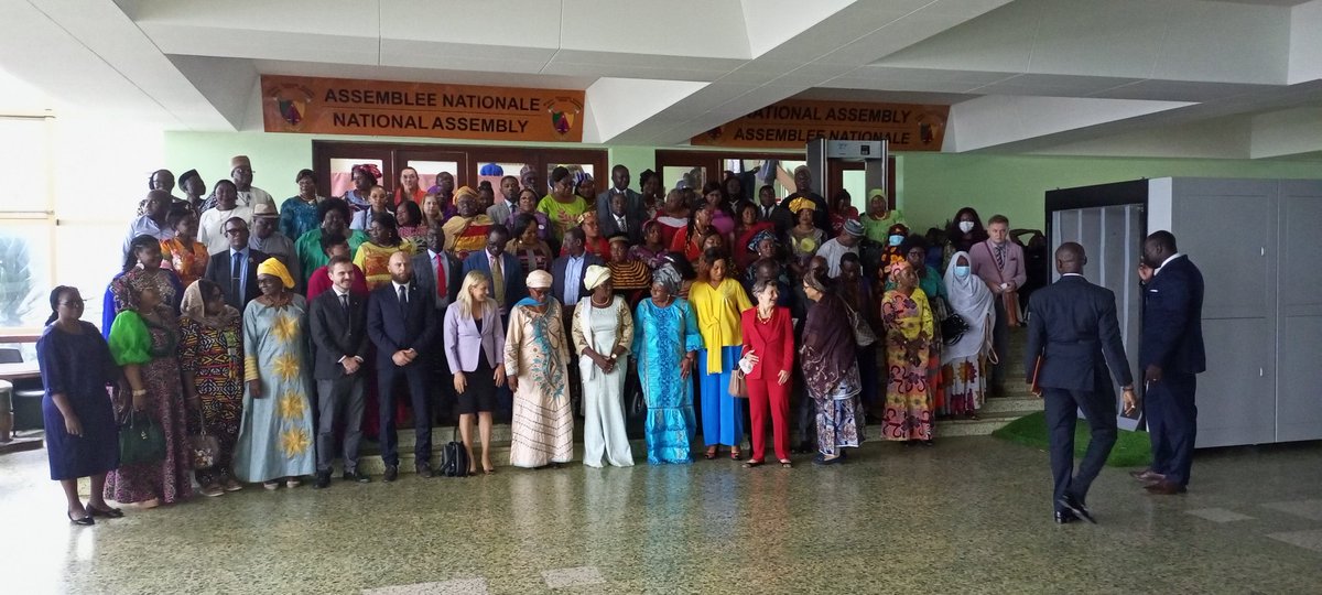 Parce que la Paix ne peut être dissociée des valeurs de justice sociale et de liberté, nous avons accompagné ce jour là plateforme @Camerounpeacec1 au Parlement🇨🇲 pour un plaidoyer en faveur du Dialogue et de la résolution pacifique des conflits.

<a href="/HenrikMaihack/">Henrik Maihack</a>
 <a href="/FESonline/">Friedrich-Ebert-Stiftung</a>