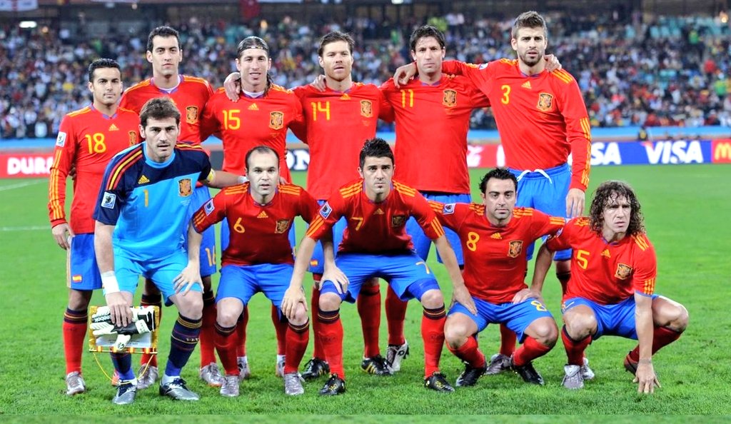 DeporteVintage's tweet photo. Hace 10 años, el 01 de julio de 2012, se cerraba el ciclo de una trilogía inolvidable en la historia del fútbol español #Eurocopa2008 #Sudafrica2010 & #Eurocopa2012 https://t.co/5lB9b2t9d9