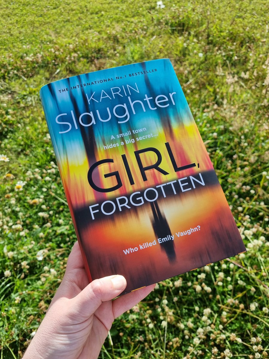 Are you a Karin Slaughter fan? Her new book #girlforgotten is one to add to your TBR!
My full review is on Instagram 
instagram.com/p/CfcPxc-rpL-/…
Absolutely fantastic! 🌟🌟🌟🌟💫
I read this as part of the #tandemcollective readalong.
#BookReview #BookRecommendations #BookTwitter