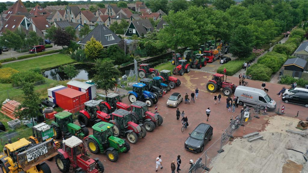 De agrarische sector van HK heeft zich van hun beste kan laten zien om met hun actie. De boodschap die breed gedragen is door de ondernemers is duidelijk. Wij willen agrarische hoofdstad blijven!! #Hollandskroon