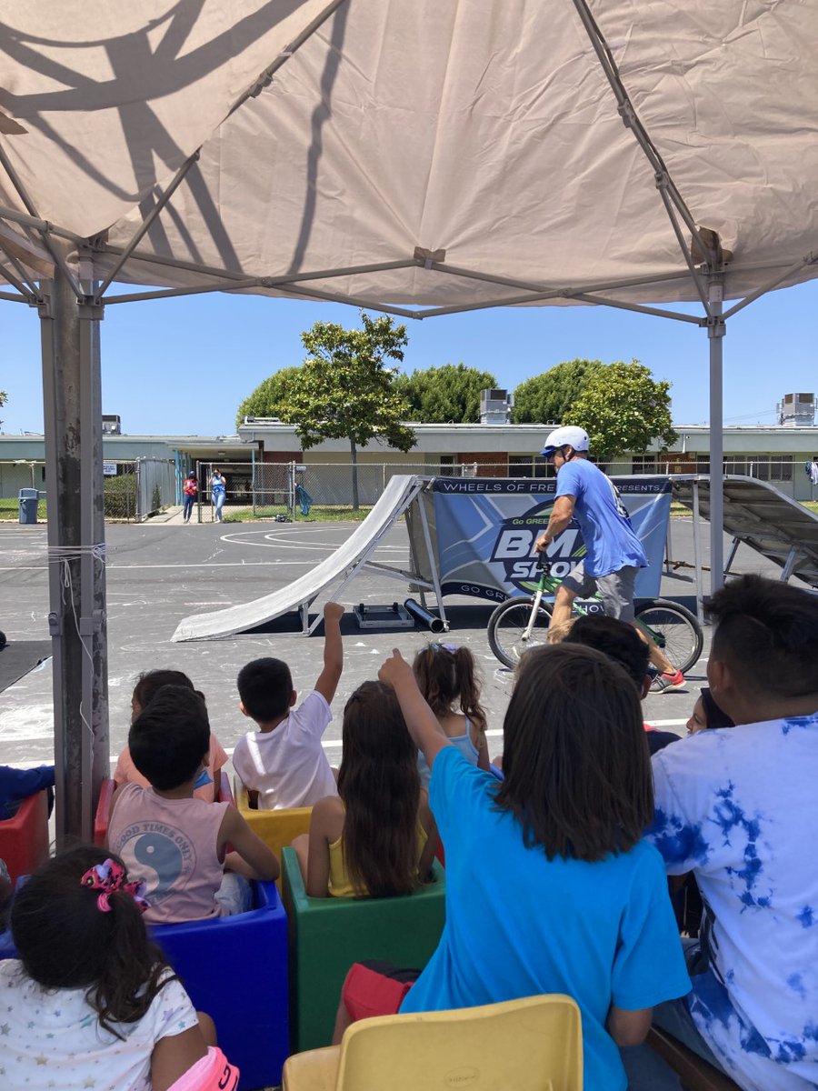 SBUSD_EdLeader's tweet photo. Awesome BMX Show during Summer Intersession at IBCS. It was entertaining AND educational. Thank you to our Extended Learning partner, The Boys &amp; Girls Club for planning such fun afternoon enrichment! @Supt_SBUSD @SBUSD_NEWS #sbusd https://t.co/PfML76XL4o