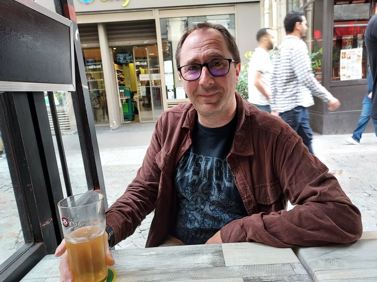 juan_er7's tweet photo. Tras la visita al #Louvre toca relajarse en #LeBlackDog visita obligada en París 🤘🏻
#LeMarais
#MetalPub
#Paris https://t.co/FkdOK4uXSt
