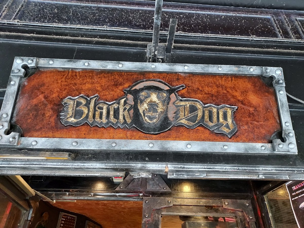 juan_er7's tweet photo. Tras la visita al #Louvre toca relajarse en #LeBlackDog visita obligada en París 🤘🏻
#LeMarais
#MetalPub
#Paris https://t.co/FkdOK4uXSt