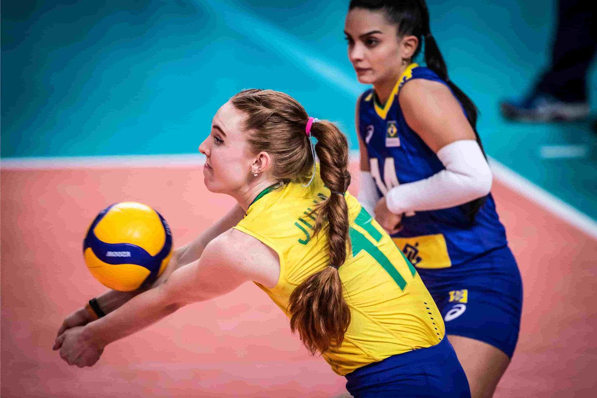 sitewebvolei's tweet photo. Bergmann, Carol e Roberta comentam atropelo brasileiro - https://t.co/S7np9U1Msl https://t.co/bqMUpEqhKI