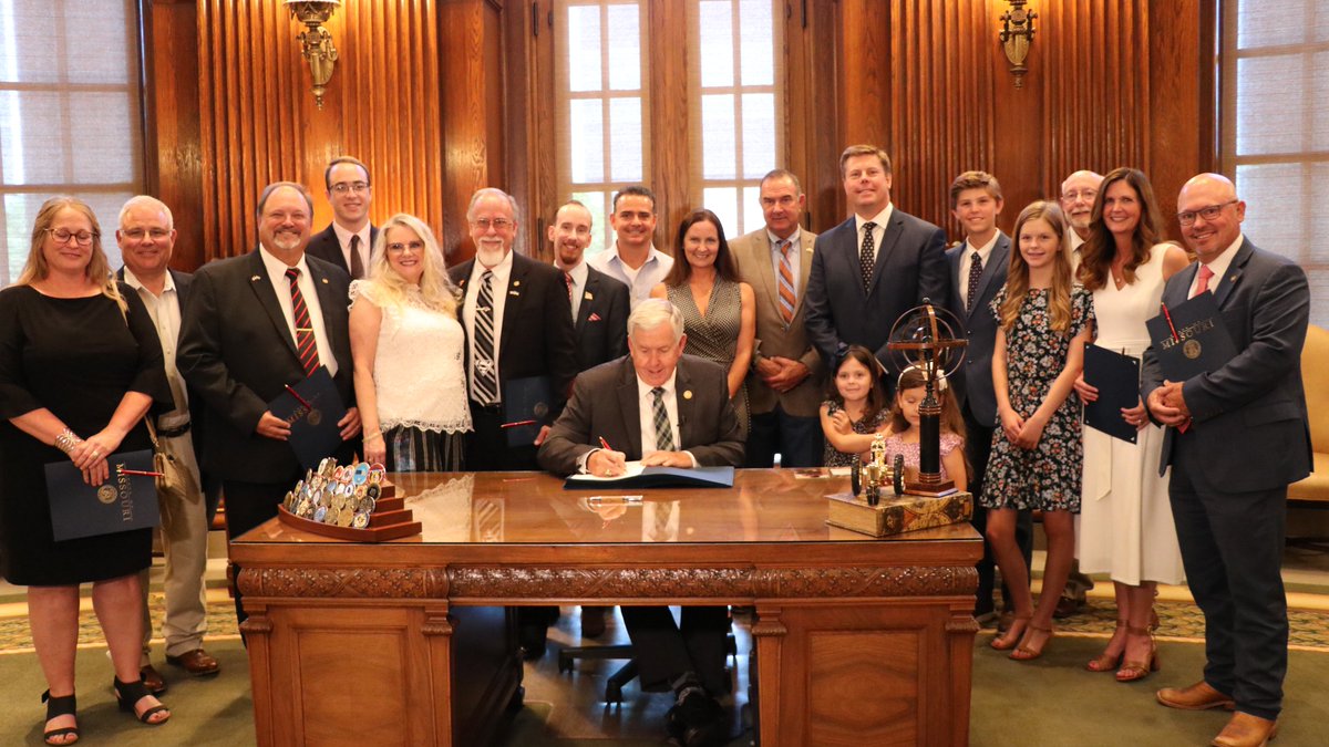 Today, @GovParsonMO signed HB 2116 into law, establishing the No Patient Left Alone Act. No one should ever be denied the choice to have loved ones or caregivers present while in the hospital or a long-term care facility.