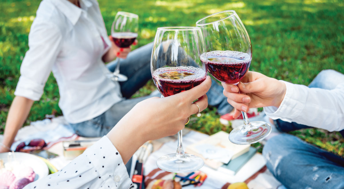 WinestylesGSO's tweet photo. 🇺🇸🍷 Support small USA wineries this Independence Day! We'll toast to that! #drinksmall #supportsmallwineries #july4th #winestyles @greensborocity @gsochamber @FriendlyCntr https://t.co/aJyqcCvsps