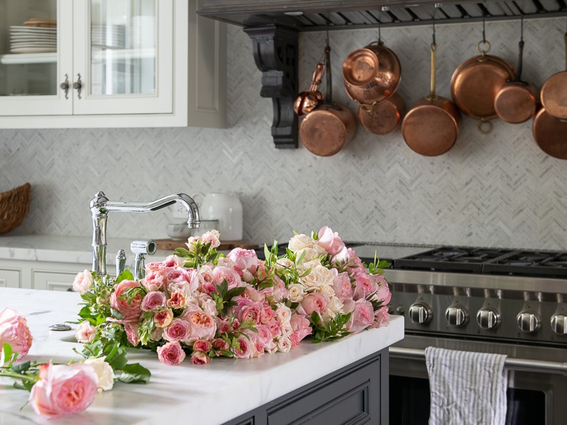 Summer is on the horizon! How are you freshening up your home this season?
📸: @sanctuaryhomedecor
#Weiman #SoMuchMoreThanClean