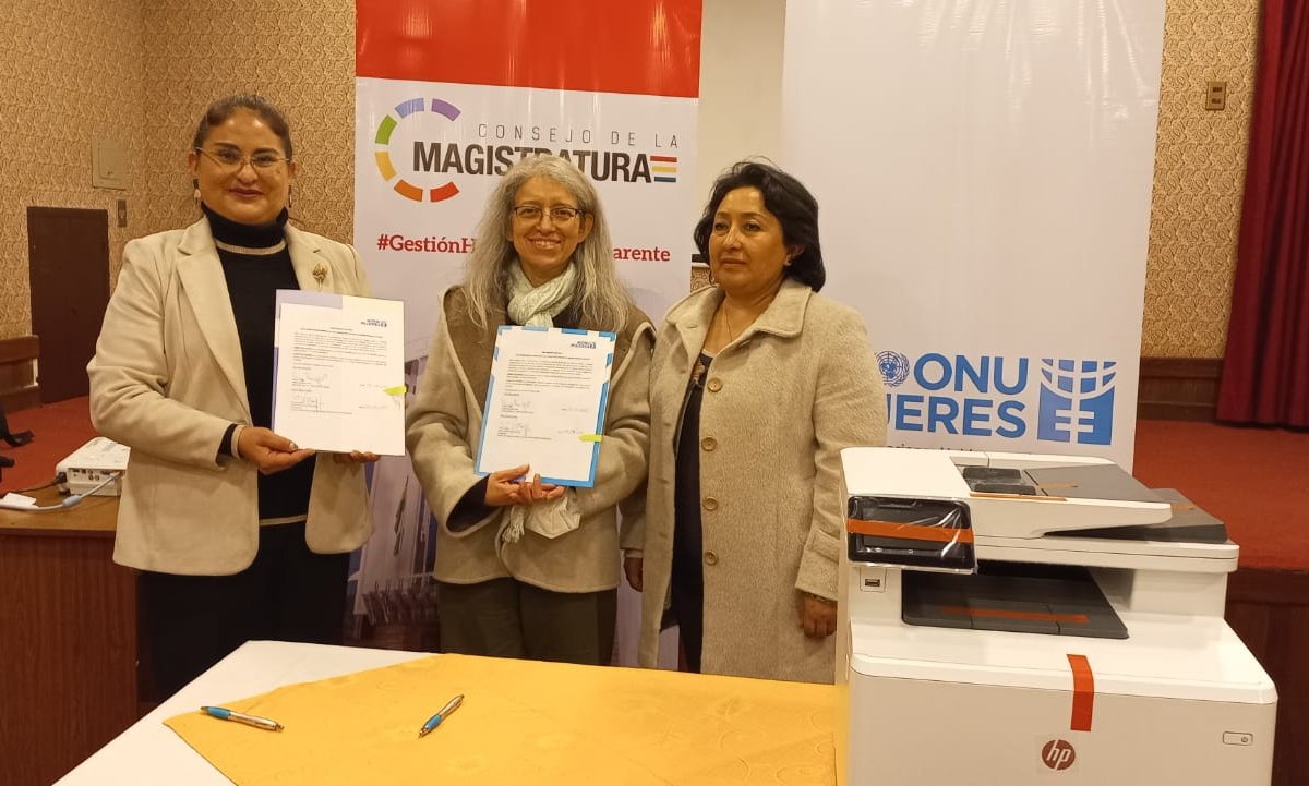 ComiteDeGenero's tweet photo. Karem Gallardo Pdta. Del #ComitedeGenero agradeció el apoyo y cooperación brindado por #ONUMujeres que entregó un moderno equipo de impresión, para fortalecer el trabajo que desarrolla el Observatorio de Justicia y Género. https://t.co/y5Uss8J1z9