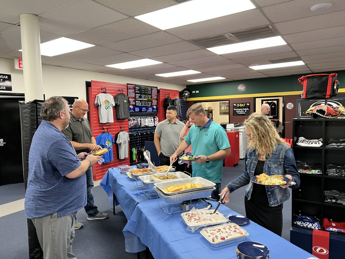 DBATSPORTS's tweet photo. Franchise Presentation Day at D-BAT HQ! Excited to have these potential franchisees in the building today💪🏼 https://t.co/doE7JcmxEc