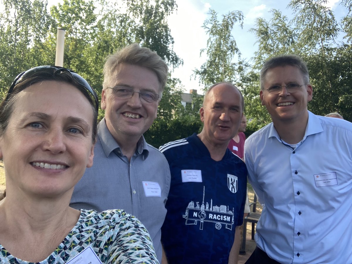 BialluchLiu's tweet photo. Heute fand das Sommerfest des Netzwerk Südkreuz e.V in der Inter Arena des FC internationale statt- Unternehmer*innen treffen #Politik und #Gesellschaft- gibt es einen bessere Location? 😉⚽️💪🏽@Oltmann26 @PenkRainer @TobiasDollase #nachhaltigkeit #integrierte #stadtentwicklung https://t.co/yLTNAL26P8