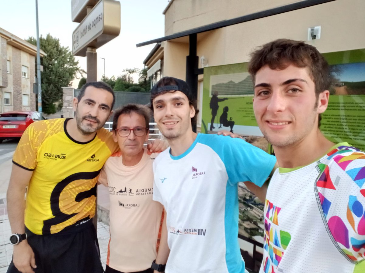 DCabrerizos's tweet photo. La chavaleria #runningnight #Cabrerizos @DCabrerizos https://t.co/sVAwN7QKi9