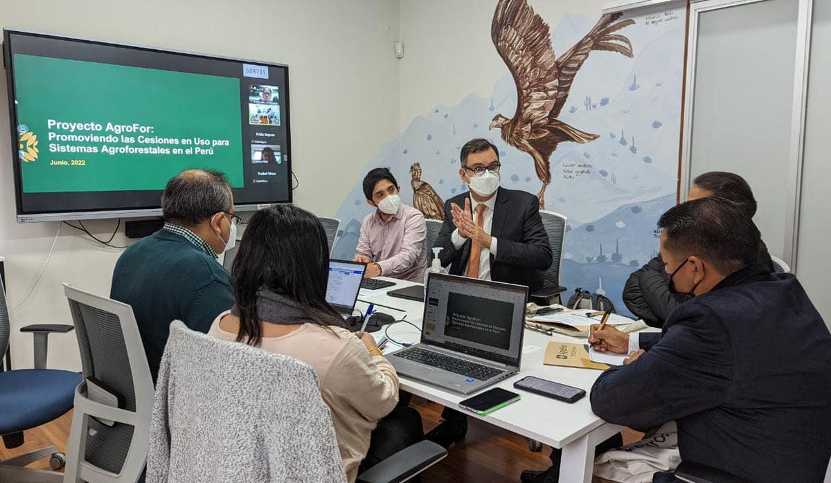 spdaorg's tweet photo. 🔴 #Agroforestería | El gerente de la #GERFOR Loreto con el equipo del Proyecto #AgroFor, revisaron los avances en el fortalecimiento normativo, técnico y financiero de las CUSAF (Cesiones en Uso para Sistemas Agroforestales) con miras a beneficiar a agricultores de la región.🤝 https://t.co/Nk5dQ696eq