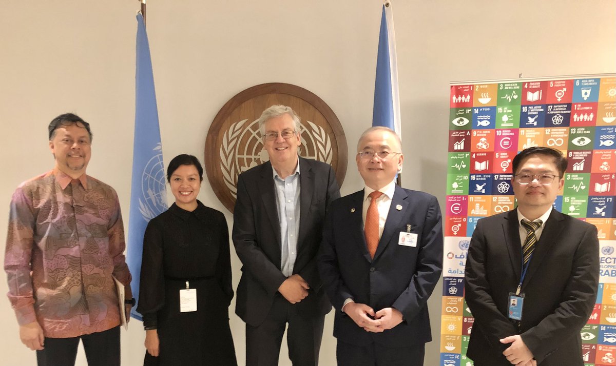 DavidDjward's tweet photo. Delighted to meet @weekasiongmp Minister @MOTMalaysia at #UNGA High Level Meeting today. Excellent discussion about @GlobalNCAP cooperation with @aseancap @mirosroadsafety &amp; potential for future @commonwealthrsi cooperation &amp; on ASEAN vehicle safety including ABS on motorcycles. https://t.co/MAMRmO1zhw