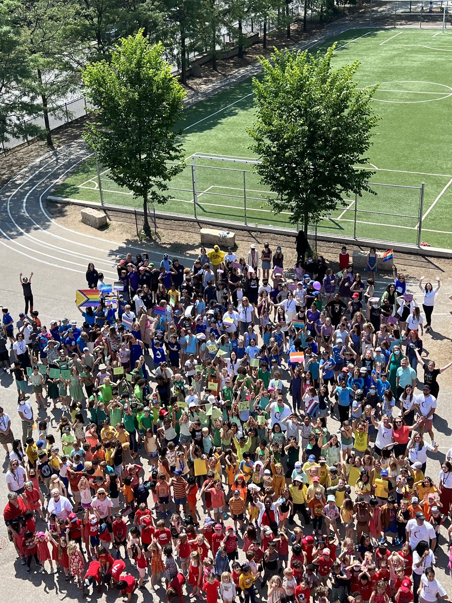 What a feeling <a href="/TdsbKeele/">TDSB_Keele</a> when we come together to celebrate and support each other and inclusive spaces! #PrideTDSB #endofyear @DebbieDonsky <a href="/RobinPilkey/">Robin Pilkey</a> <a href="/tdsb/">Toronto District School Board</a>