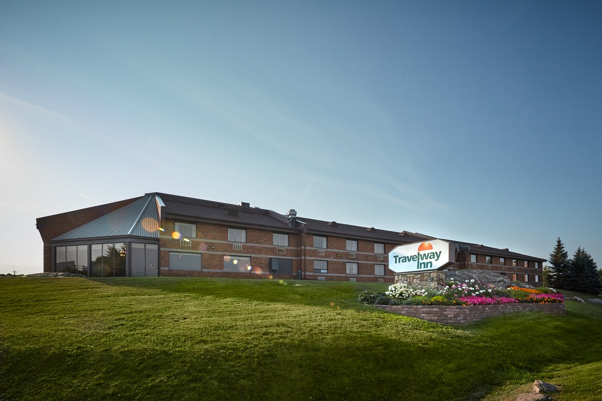 SudburyTourism's tweet photo. 🤠🎶ENTER to WIN a SUMMER CONCERT WEEKEND GETAWAY in SUDBURY to see @KipMooreMusic AND @BrettKissel + 2 NIGHT’S ACCOMMODATION at @Travelway_Inn July 22 &amp; 23👉TO ENTER: Like + RETWEET by 12 PM July 7th👉For🎟️s🔗https://t.co/trCnSA7co1 👉#RediscoverSudbury 🔗https://t.co/7kzwEENnzE https://t.co/tirxOoZ1Oz
